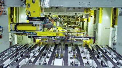 北汽重卡數(shù)字孿生智慧工廠落成投產(chǎn)，北京重卡首臺(tái)車下線即交付